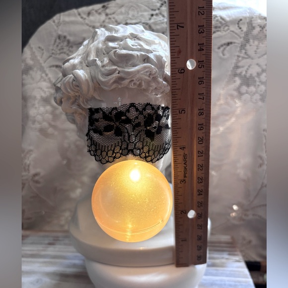 Bubblegum man bust lamp - Picture 4 of 6